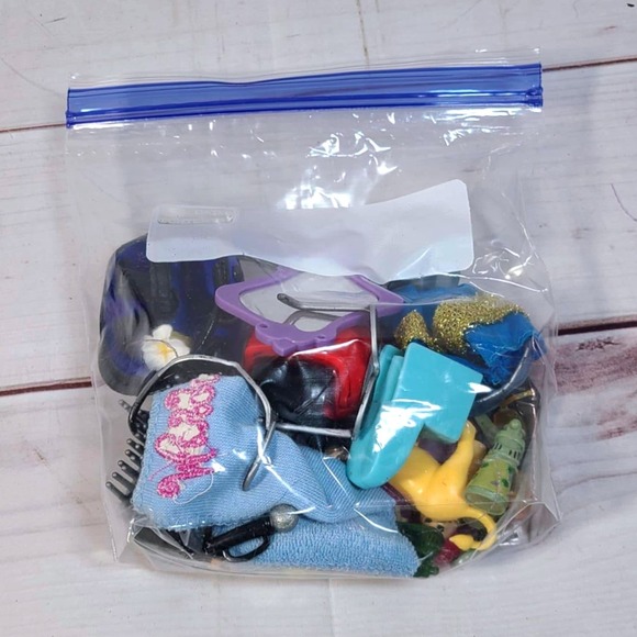 Bratz Doll Accessories Lot - Microphones Makeup Mirror Binoculars Chair Clothes - Picture 3 of 3